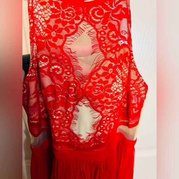 Elegant Red Backless Lace Dress - Picture 11 of 11